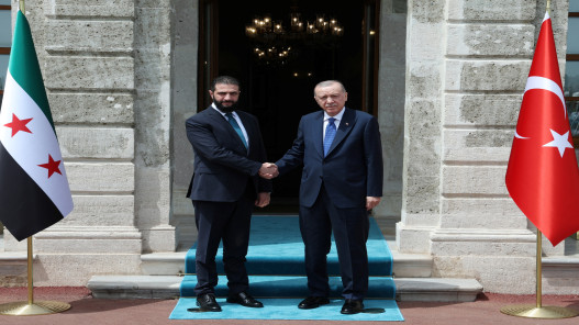 أردوغان يجري محادثات مع الشرع في إسطنبول