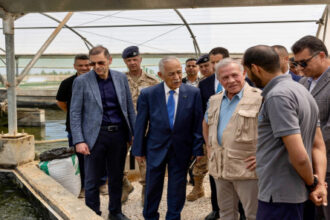 الملك يزور مشروع الجفر للاستزراع السمكي في البادية الجنوبية