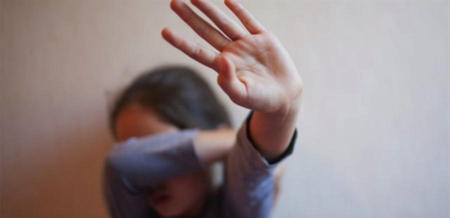 جريمة مروّعة تهز اليمن أب يقتل طفلته بحجر إثر خلافات أسرية