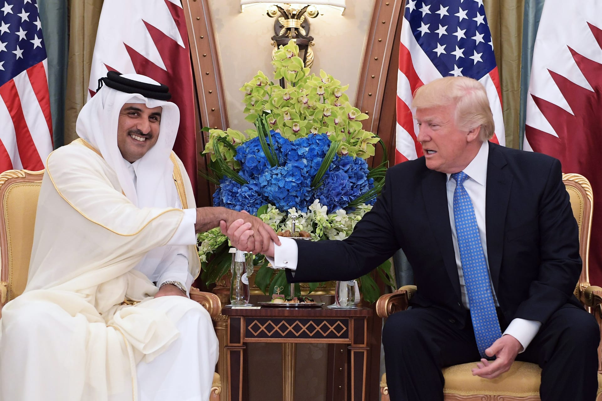 أمير قطر يستقبل ترامب في الدوحة: نأمل بتحقيق السلام في المنطقة والعالم