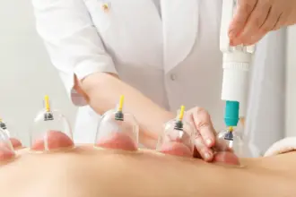 الحكومة تدرس تنظيم مهنة "المعالجة التكميلية" عبر نظام جديد
