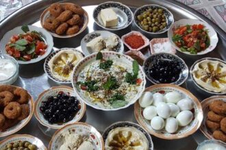 فطور الجمعة.. طقس يجمع العائلة على الألفة والبهجة