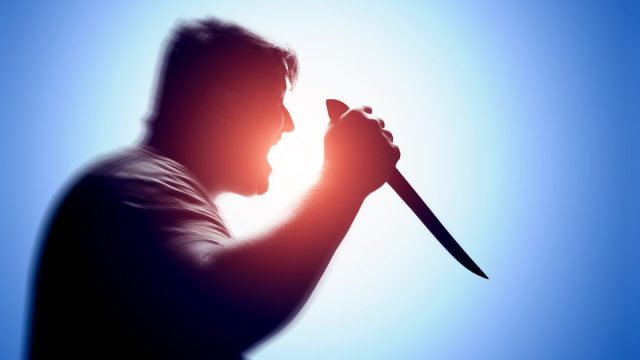 عاجل || جريمة تهز البادية الشمالية.. شاب يقتل والدته طعناً إثر خلافات عائلية