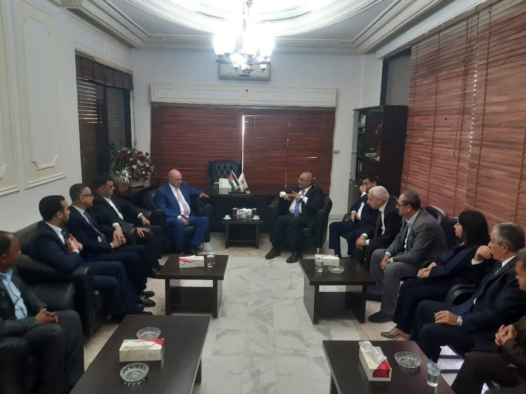 الفايز يزور نقابة الصحفيين ويهنئ المجلس الجديد