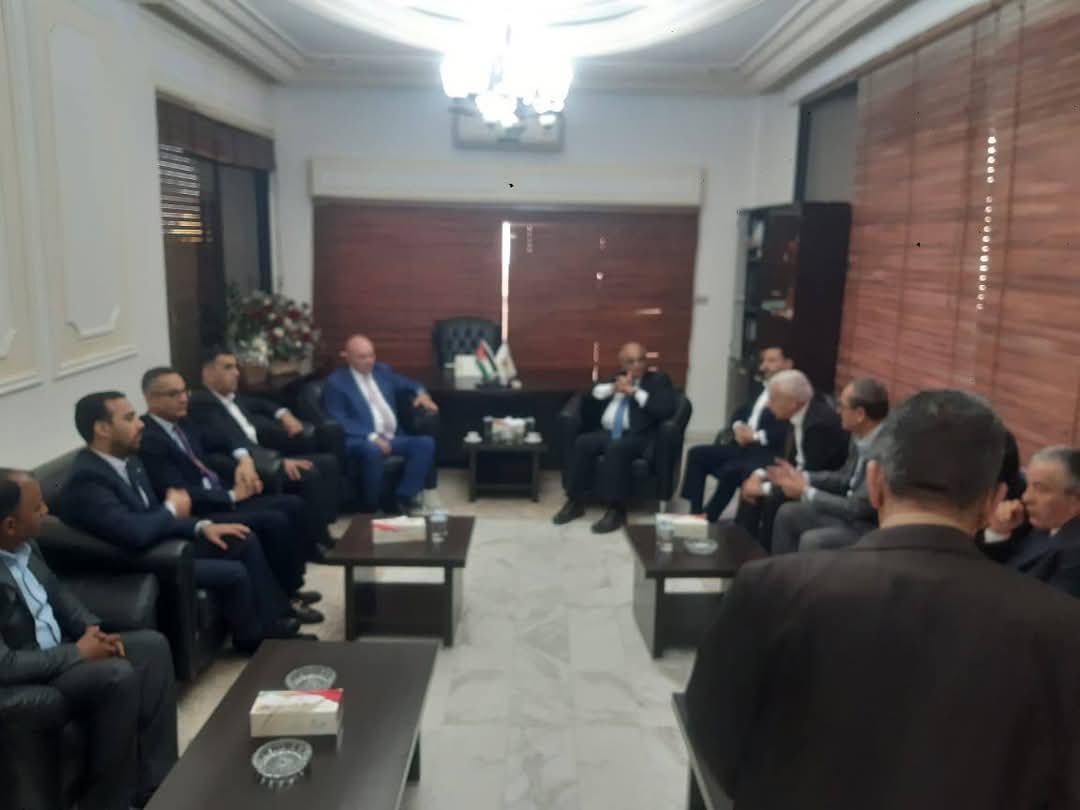 الفايز يزور نقابة الصحفيين ويهنئ المجلس الجديد