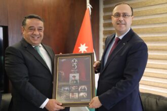 المومني يلتقي رئيس مجلس إدارة البريد الأردني ويشيد بجهوده التطويرية
