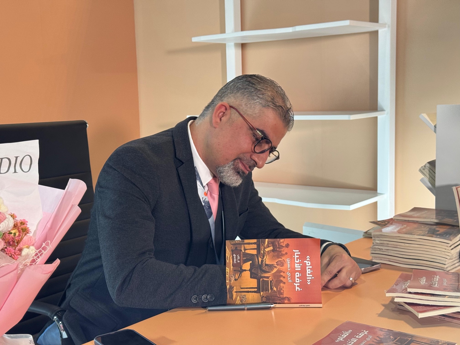 "ألغام غرفة الأخبار".. كتاب إعلامي "مثير" للصحفي آلجي حسين