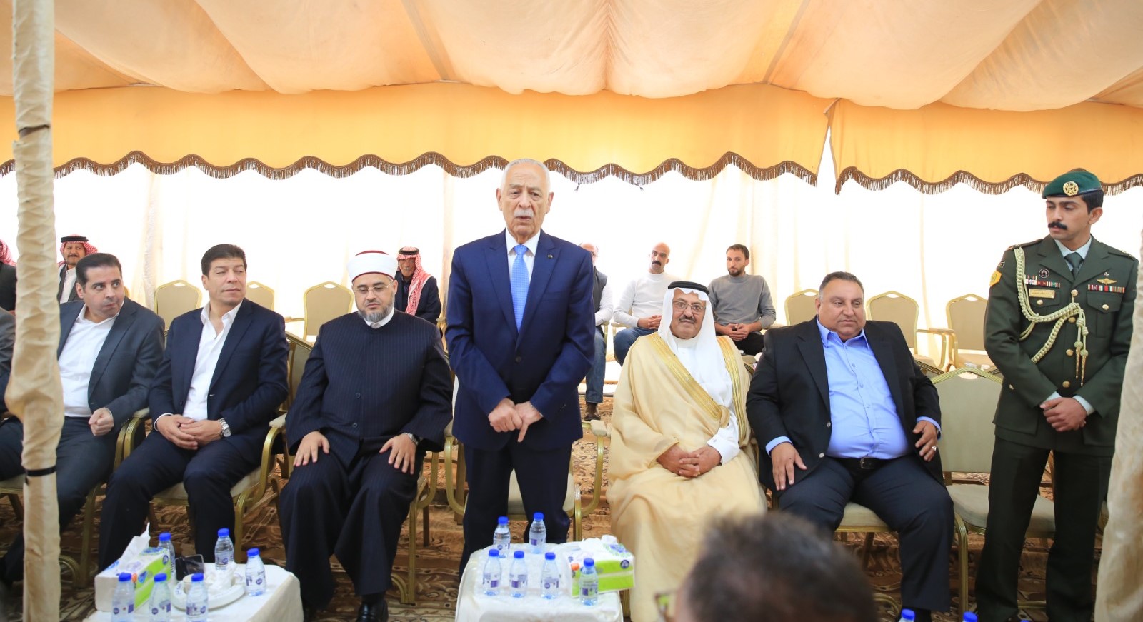 مندوبا عن الملك وولي العهد...العيسوي يعزي عشيرتي الموالي والعوايشة