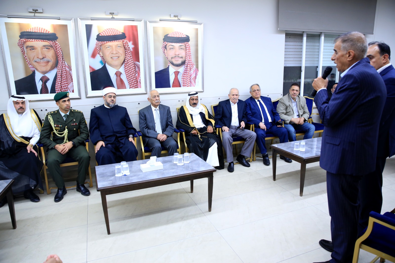 مندوبا عن الملك وولي العهد...العيسوي يعزي عشائر الشراري والعمرو والحباشنة