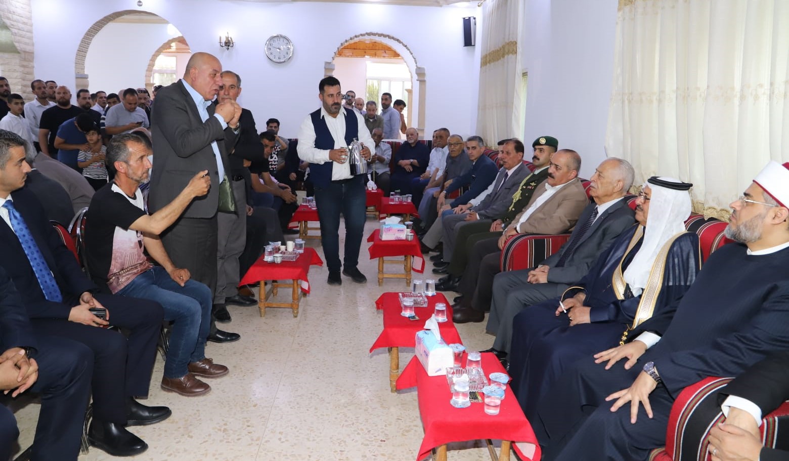 مندوبا عن الملك وولي العهد...العيسوي يعزي عشائر الخضير والسلايطة والحجاج والخزاعلة والحتاملة