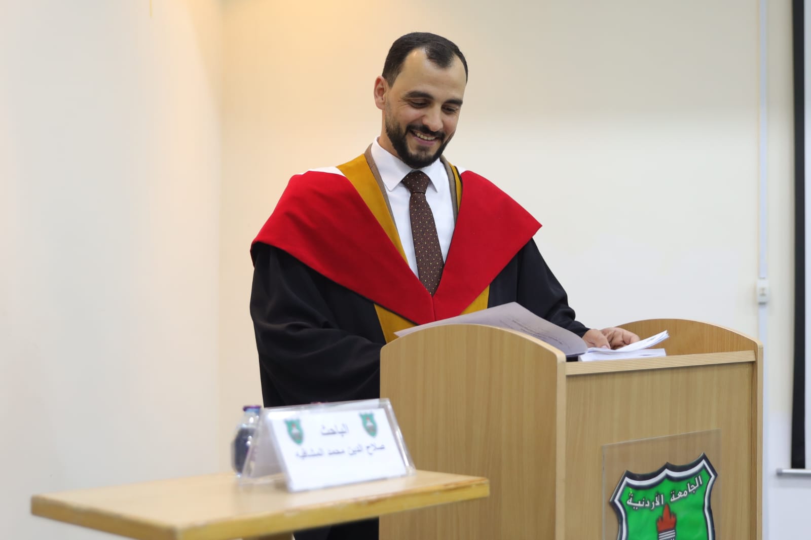 المشاقبة يحصل على الدكتوراه في العلوم السياسية