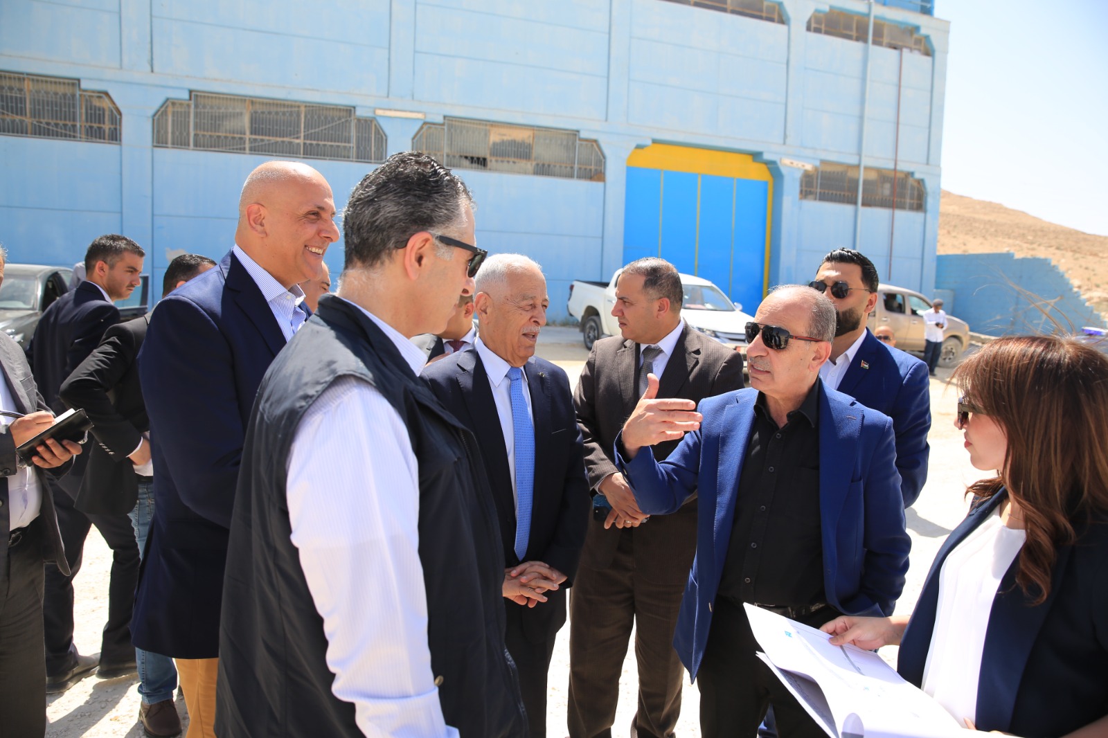 العيسوي يتفقد مشاريع تنموية في محافظة الزرقاء ضمن المبادرة الملكية لإعادة تأهيل وتطوير منطقتي تلال الفوسفات ووادي العش