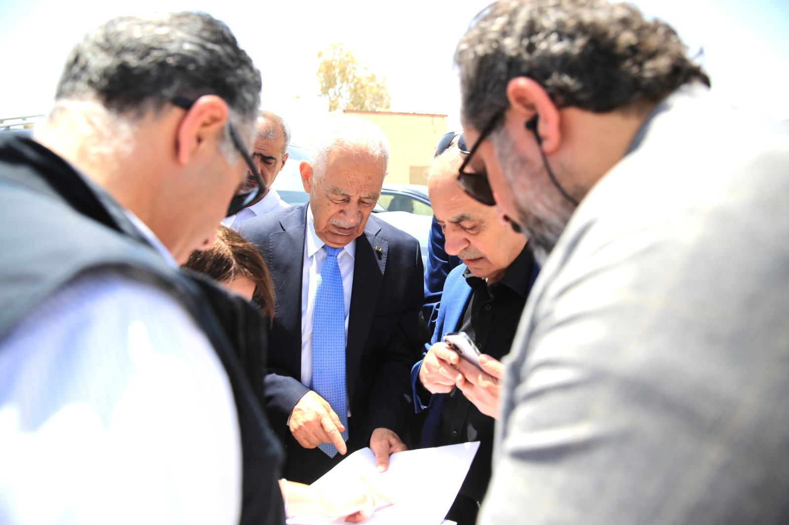 العيسوي يتفقد مشاريع تنموية في محافظة الزرقاء ضمن المبادرة الملكية لإعادة تأهيل وتطوير منطقتي تلال الفوسفات ووادي العش