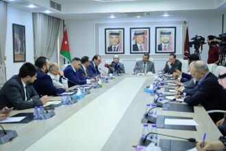 "القانونية النيابية" تلتقي نقيب المقاولين وعددًا من أعضاء النقابة