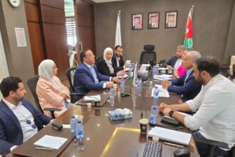 الداوود والمفلح يبحثان إنشاء مركز بريدي بالنافورة في محافظة العقبة