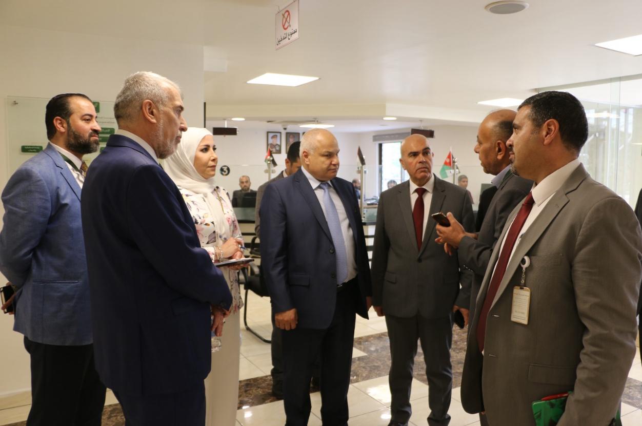 وزير العمل: ضرورة تعزيز كوادر مؤسسة الضمان وتطوير الخدمات الإلكترونية لتحسين جودة الخدمات المقدمة للمواطنين