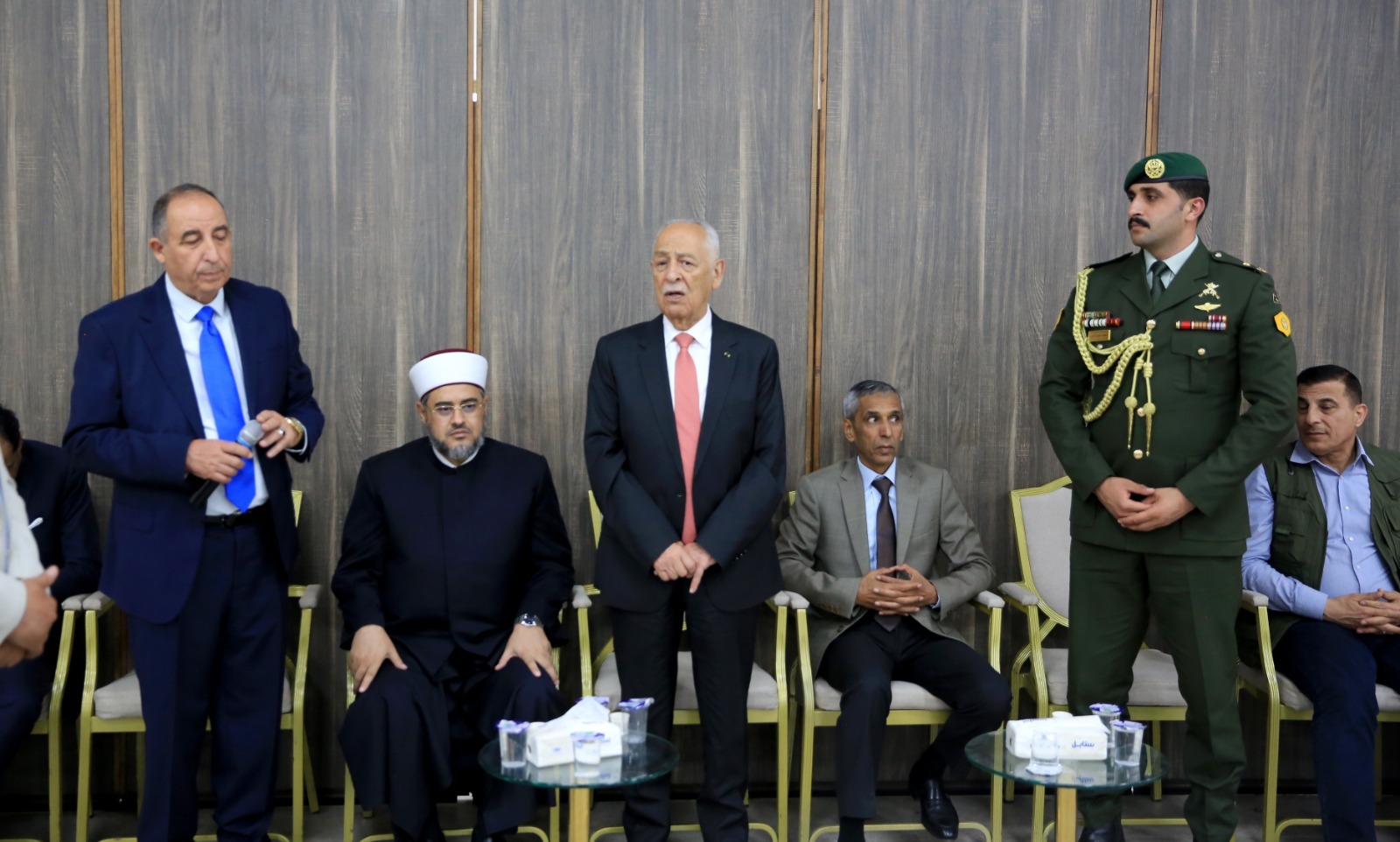 مندوبا عن الملك وولي العهد...العيسوي يعزي عشيرتي أبو رمان والفاعوري