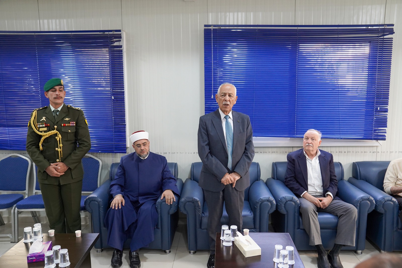 مندوبا عن الملك وولي العهد.. العيسوي يعزي آل شقم