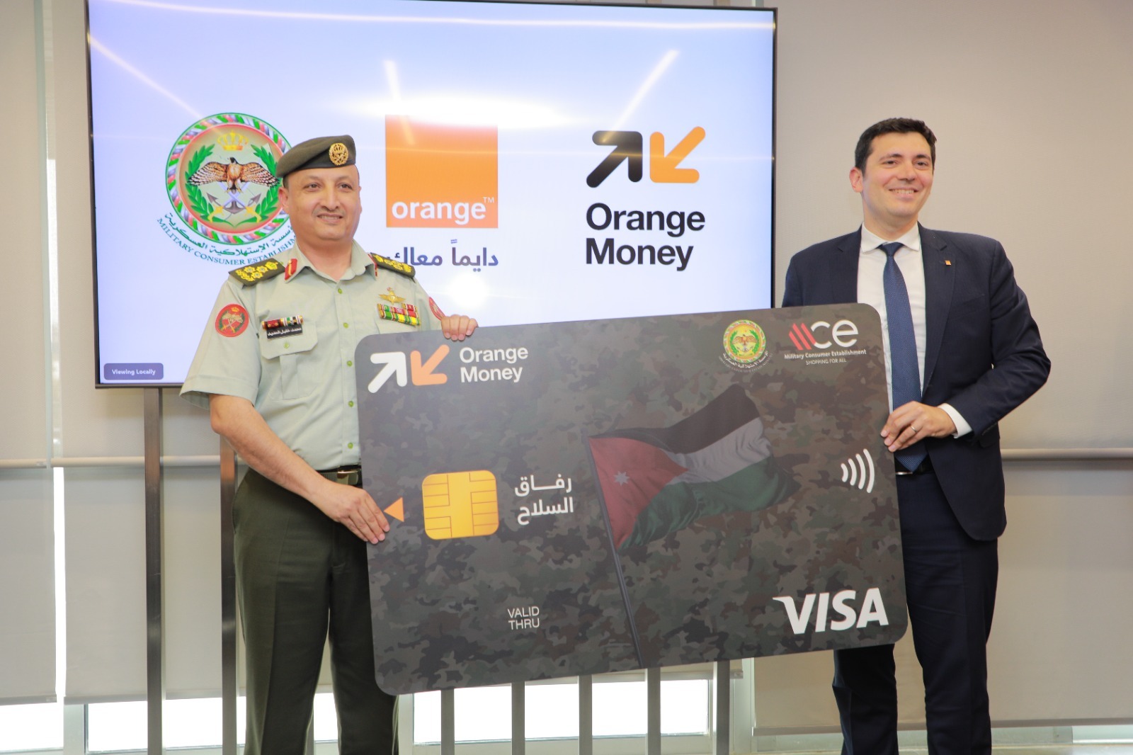 صورة حول : ضمن شراكة استراتيجية بين أورنج الأردن والمؤسسة الاستهلاكية العسكرية إطلاق بطاقة فيزا "رفاق السلاح" لمنتسبي الأجهزة الأمنية من مستخدمي Orange Money ضمن شراكة استراتيجية بين أورنج الأردن والمؤسسة الاستهلاكية العسكرية إطلاق بطاقة فيزا "رفاق السلاح" لمنتسبي الأجهزة الأمنية من مستخدمي Orange Money