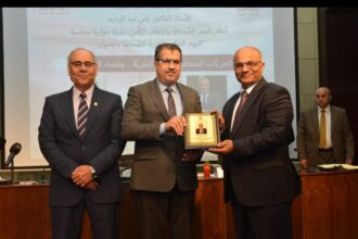 جامعة البترا تكرم نقابة الصحفيين في ندوة حول حرية الصحافة والمسؤولية الإعلامية