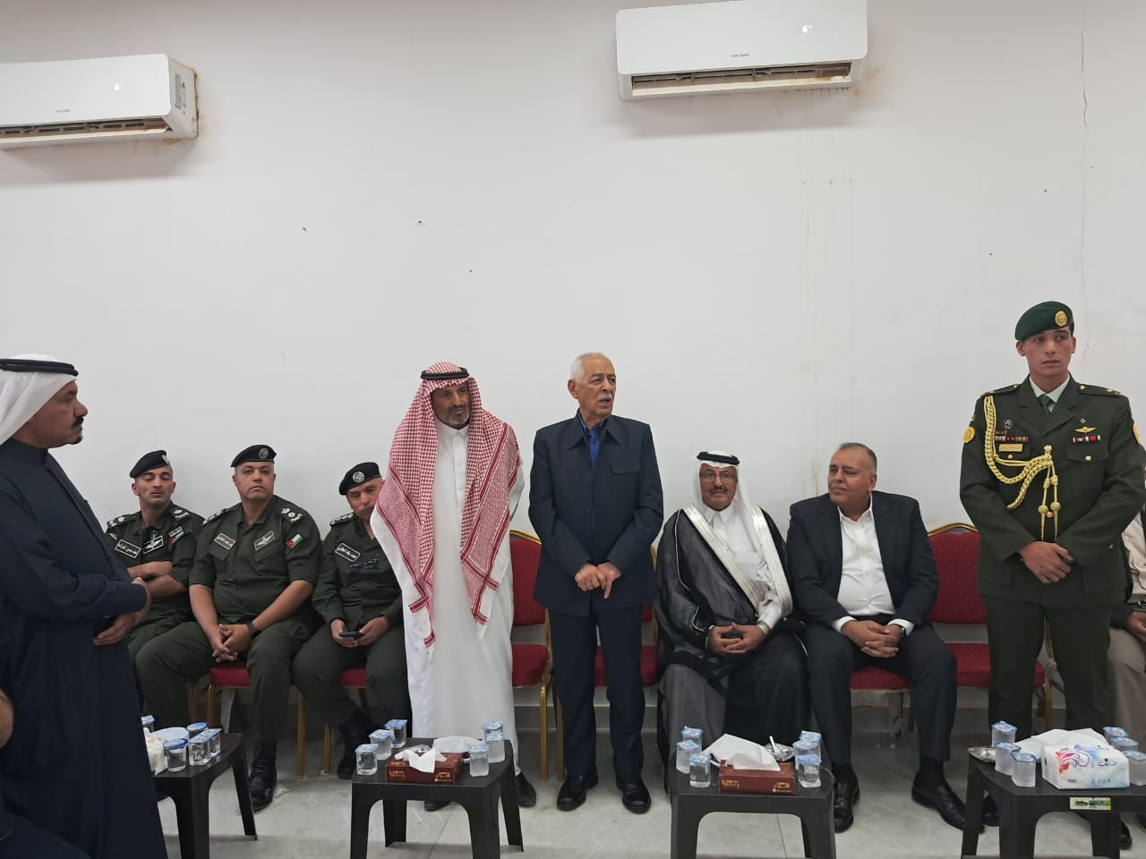 مندوبا عن الملك وولي العهد.. العيسوي يعزي أبو تايه ومسلم