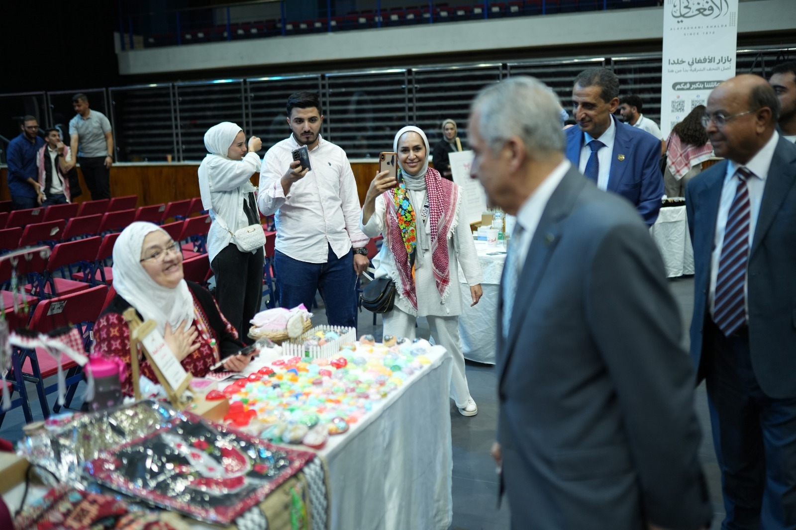 بالصور ... كرنفال احتفالي بهيج في عمان الأهلية بعيد الاستقلال
