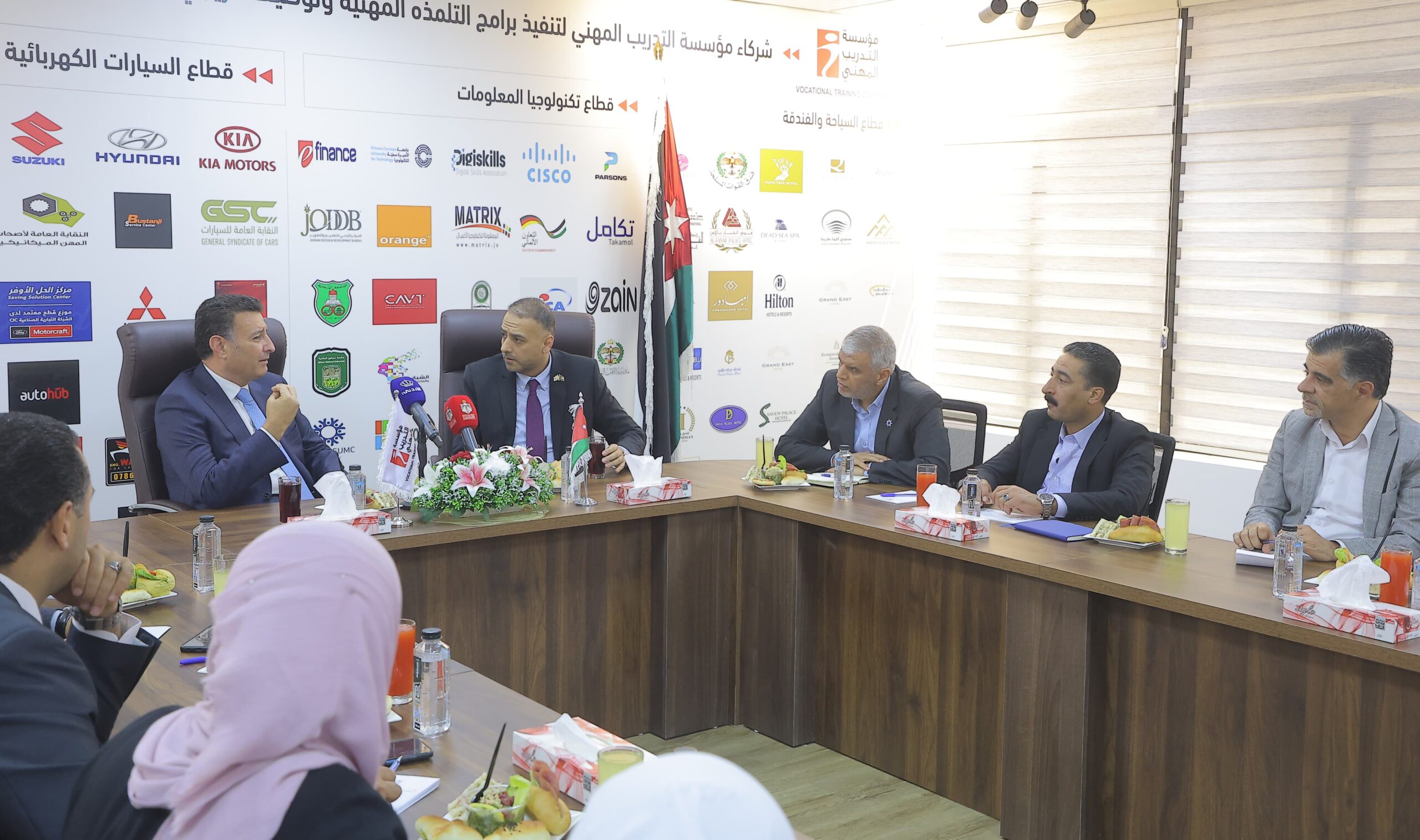 الصفدي يزور مؤسسة التدريب المهني ويشيد بجهودها في تمكين الشباب وتأهيلهم لسوق العمل