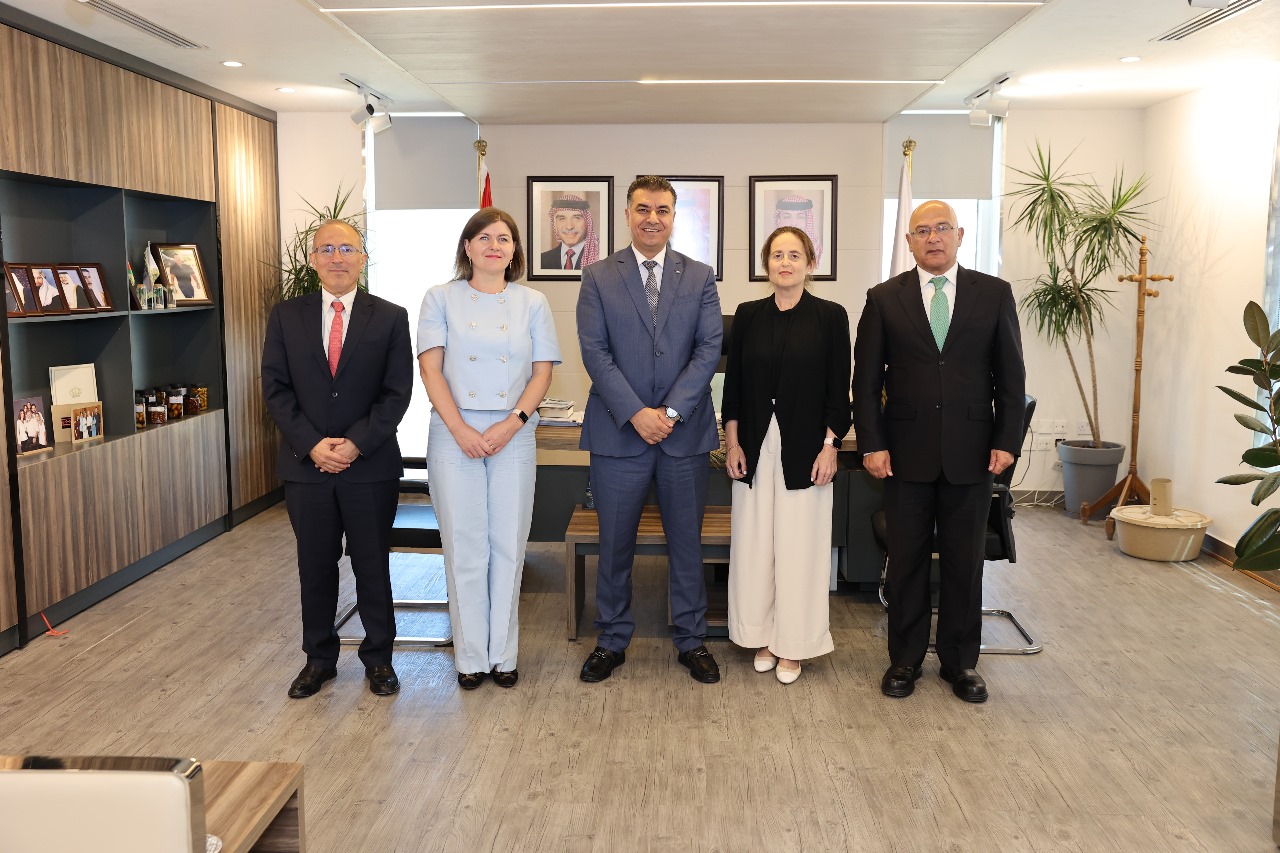وزير الزراعة يبحث مع الرئيس التنفيذي للاتحاد الدولي للأسمدة سبل تعزيز الأمن الغذائي العالمي ودور الأردن كشريك رئيس في سلاسل الإمداد المستدامة