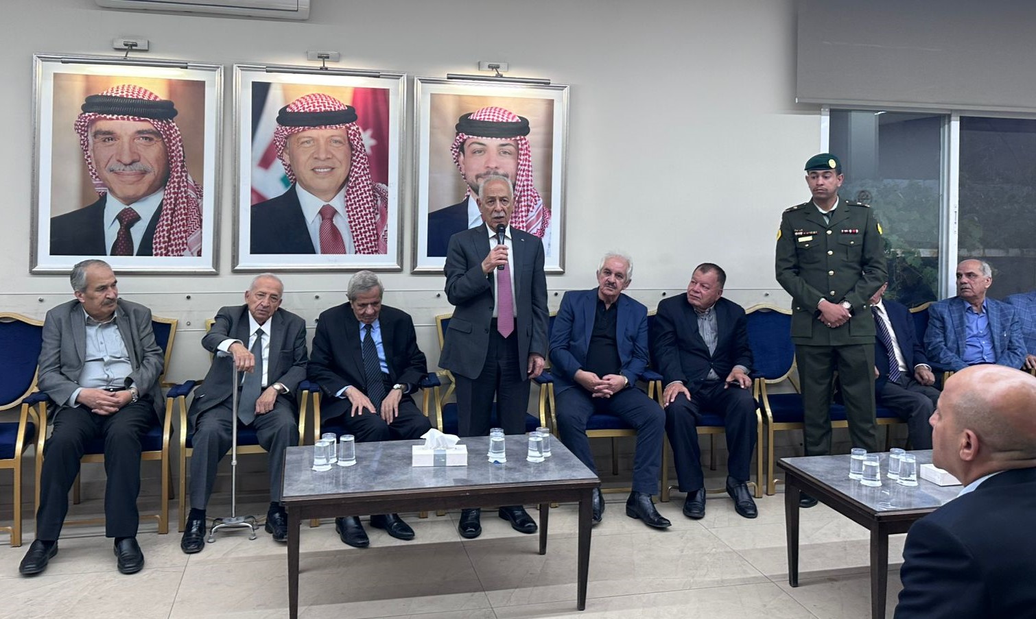 مندوبا عن الملك وولي العهد.. العيسوي يعزي عشيرة الكركي