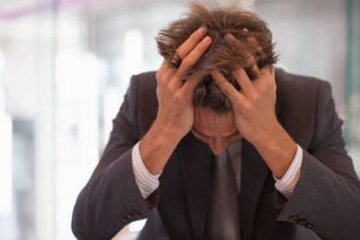 دراسة عالمية: تراجع لافت في مستويات سعادة ورفاهية الشباب حول العالم