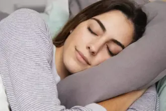 لتحسين جودة نومك… أضف هذه التوابل السبع إلى كوب الشاي الأخضر قبل النوم