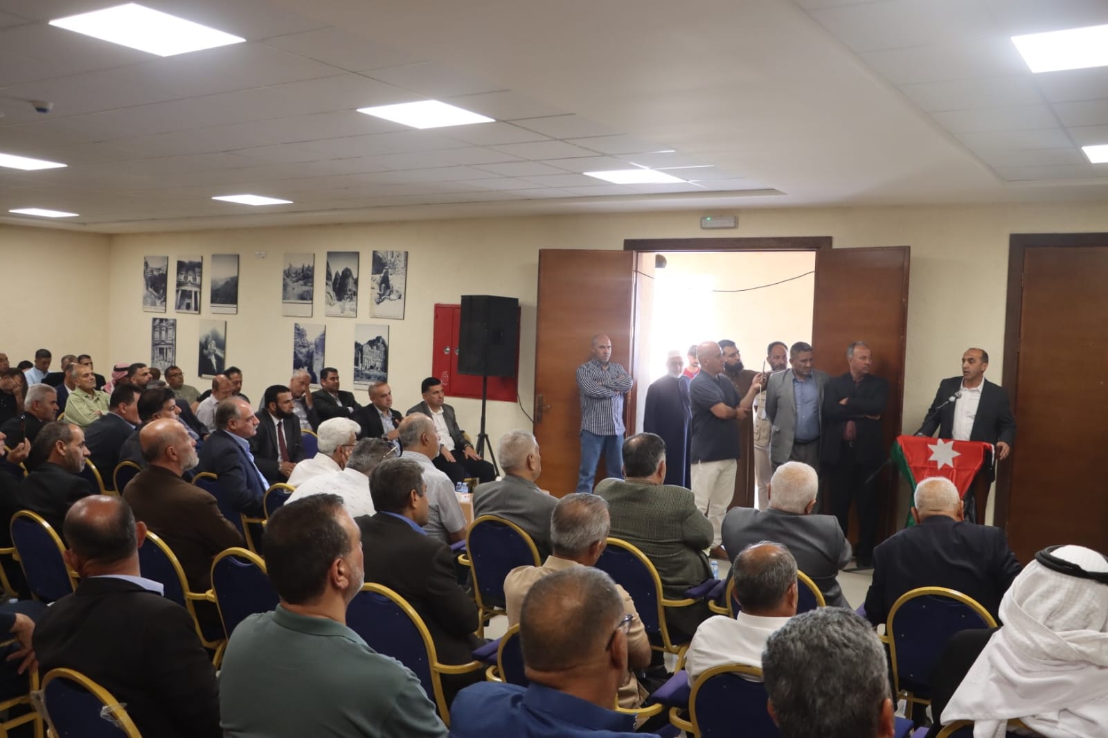 ‎قيادة القوة البحرية والزوارق الملكية تنظم لقاء مع عددٍ من متقاعديها العسكريين في محافظة معان