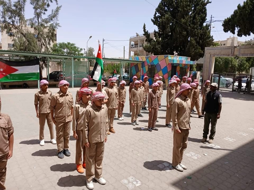 السلامات يرعى تخريج الفوج الثاني من طلبة “الجيش الشعبي” في مدرسة عبد المنعم رياض الأساسية الثانية للبنين