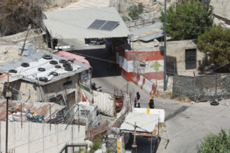 اتفاق على سحب السلاح من المخيمات الفلسطينية في لبنان