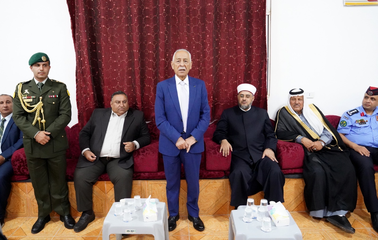 مندوبا عن الملك وولي العهد.. العيسوي يعزي عشائر الزيود وبني خالد والزين