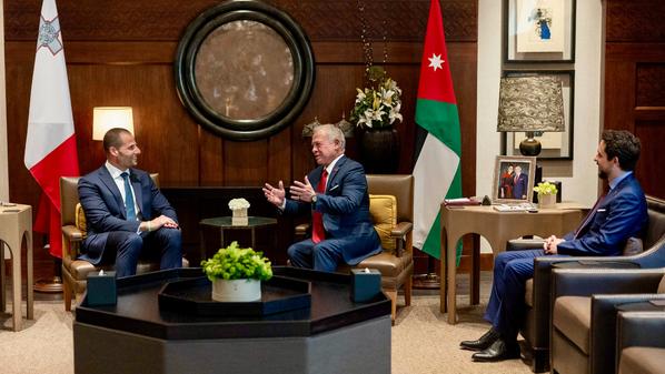 الملك ورئيس وزراء مالطا يؤكدان أهمية التنسيق لعلاج أطفال مرضى من قطاع غزة