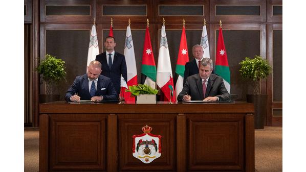 الملك ورئيس وزراء مالطا يؤكدان أهمية التنسيق لعلاج أطفال مرضى من قطاع غزة