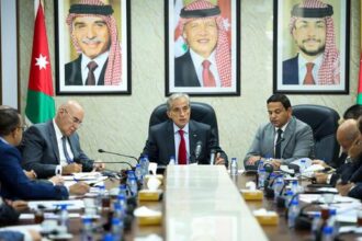 رئيس الوزراء خلال لقائه كتلة عزم النيابية: الحكومة تنظر إلى المسؤوليَّة المجتمعيَّة كنهج مستمرّ يرتبط بأولويَّات ومشاريع