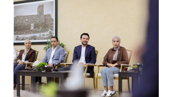 ولي العهد يلتقي شبابا في المفرق ويحاورهم حول جملة من القضايا