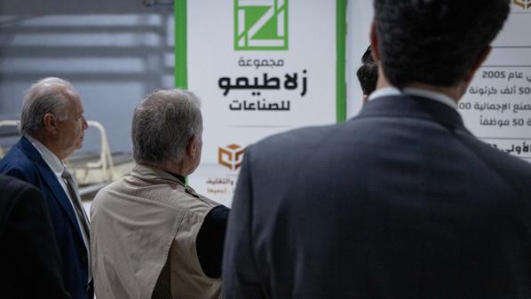 الملك يزور ثلاثة مصانع إنتاجية في مدينة الموقر الصناعية