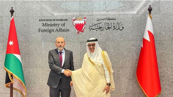 الصفدي ونظيره البحريني يؤكدان ضرورة وقف النار في غزة وتسريع إدخال المساعدات