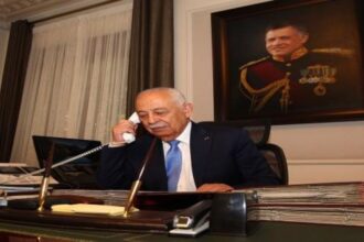 العيسوي ينقل لطاهر المصري تمنيات الملك وولي العهد له بالشفاء العاجل