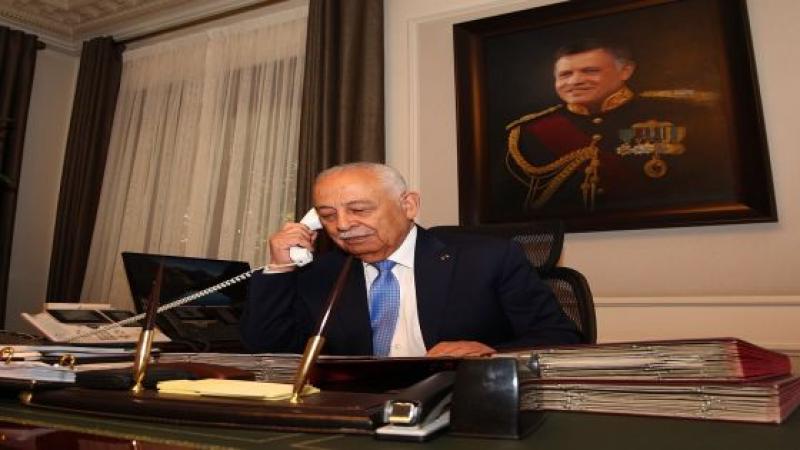 العيسوي ينقل لطاهر المصري تمنيات الملك وولي العهد له بالشفاء العاجل