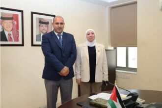 مدير عام هيئة تنظيم النقل البري يؤدي اليمين القانونية أمام وزيرة النقل