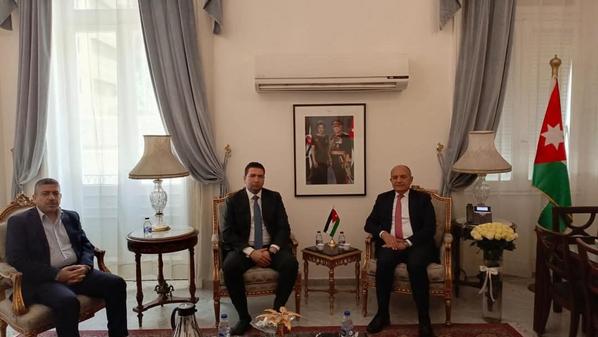 صورة حول : السفير العضايلة يستقبل موفد الرئيس المصري للتهنئة باستقلال المملكة السفير العضايلة يستقبل موفد الرئيس المصري للتهنئة باستقلال المملكة