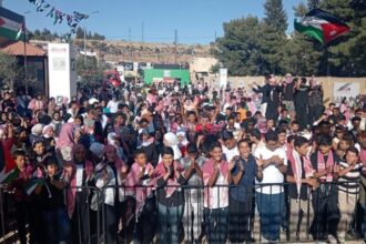 حضور كبير في السلط للاحتفال بعيد الاستقلال
