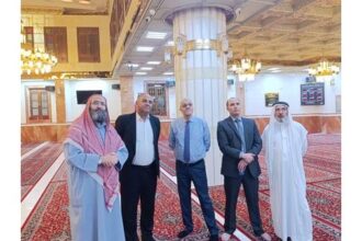 السفير الجزائري يطلع على تجربة جامع العرب