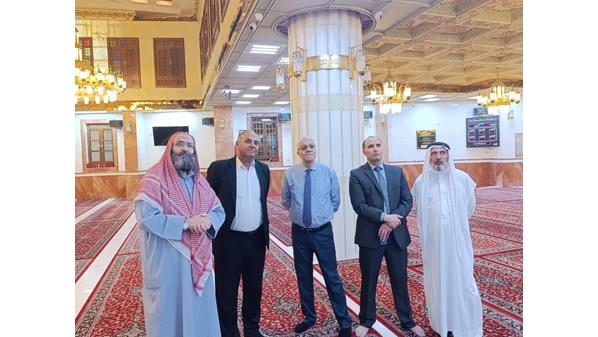 السفير الجزائري يطلع على تجربة جامع العرب