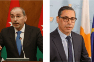 الصفدي يبحث مع نظيره القبرصي سبل وقف إطلاق النار وإدخال المساعدات إلى غزة