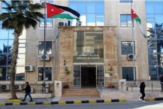 وزارة العمل توضح حول استحداث تصريح “عامل خدمات عمارة”